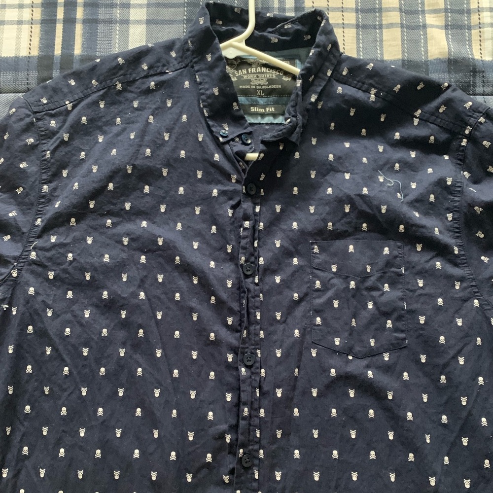 Men’s XL Skull and crossbones button up